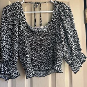 Francesca's Collections Black and White Floral Blouse